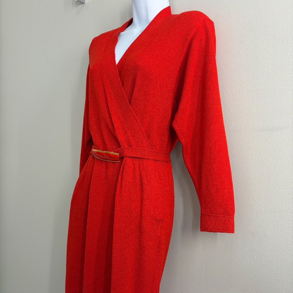 Form flattering St. John Marie Grey Size 4 Knit dress.